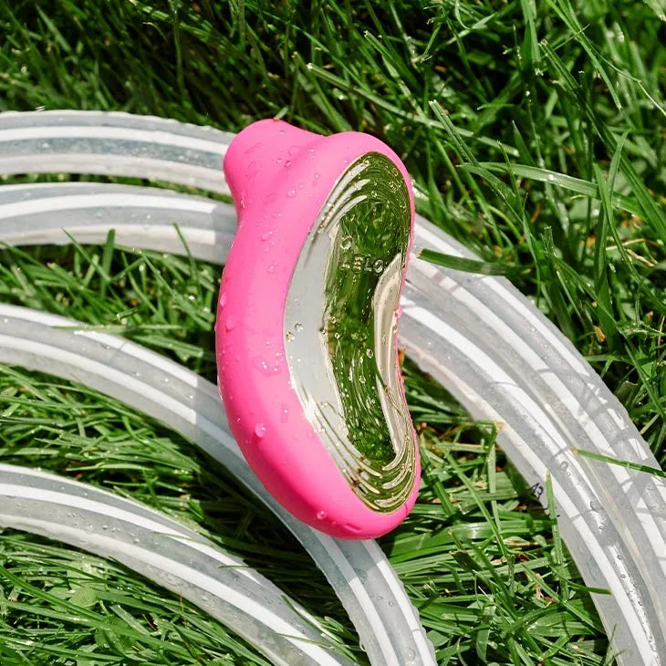 LELO SONA 2 Sonic Clitoral Massager detail