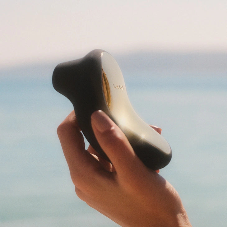 LELO SONA Cruise Sonic Clitoral Massager detail