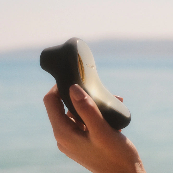 LELO SONA Cruise Sonic Clitoral Massager detail