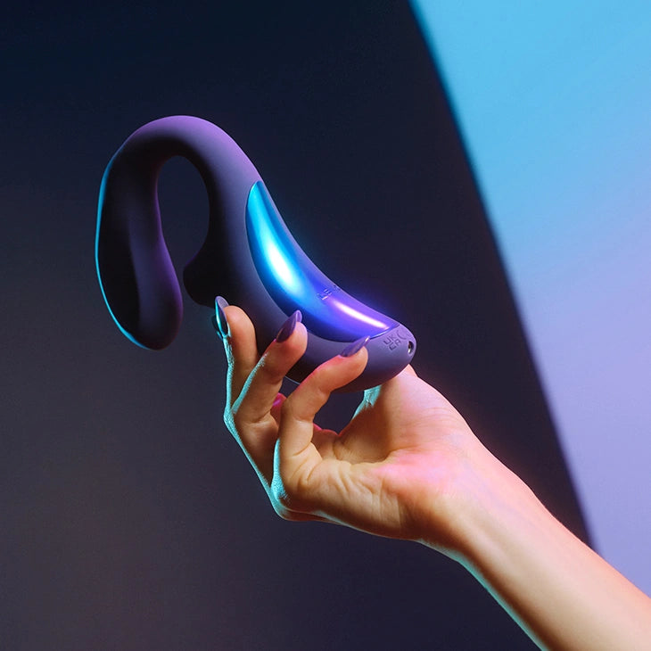LELO ENIGMA Wave Triple Stimulation Massager detail
