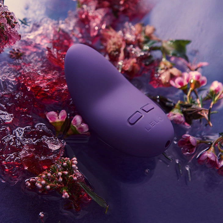 LELO LILY 2 Scented Clitoral Massager detail