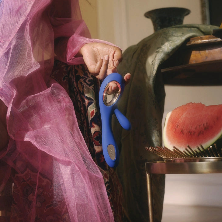 LELO SORAYA Wave Rabbit Vibrator with WaveMotion detail
